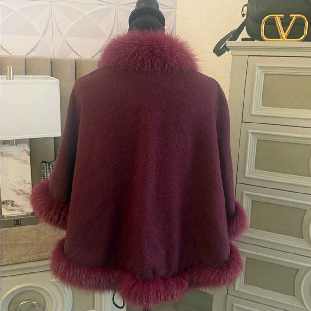 Givenchy Fox fur trimmed cape - Picture 4 of 9